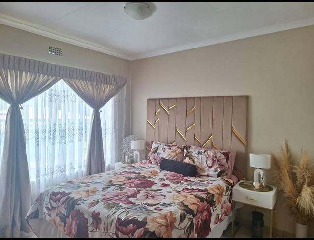 2 BEDROOM TOWNHOUSE FOR SALE IN DALVIEW